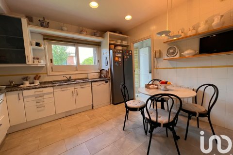 Dom w Sant Andreu de Llavaneres, Barcelona, Hiszpania 5 sypialni, 879 mkw. nr 154190 – zdjęcie 12