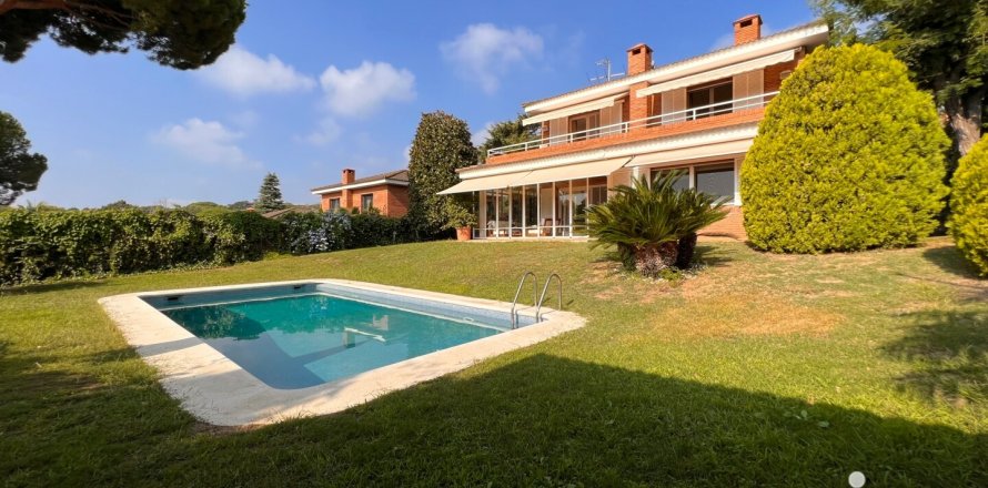 Dom w Sant Andreu de Llavaneres, Barcelona, Hiszpania 5 sypialni, 879 mkw. nr 154190