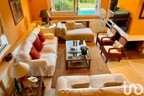 Dom w Sant Andreu de Llavaneres, Barcelona, Hiszpania 5 sypialni, 879 mkw. nr 154190 – zdjęcie 16