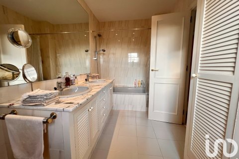 Dom w Sant Andreu de Llavaneres, Barcelona, Hiszpania 5 sypialni, 879 mkw. nr 154190 – zdjęcie 22