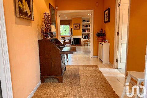 Dom w Sant Andreu de Llavaneres, Barcelona, Hiszpania 5 sypialni, 879 mkw. nr 154190 – zdjęcie 11