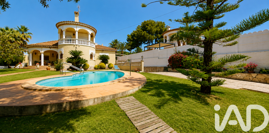 House in El Vendrell, Tarragona, Spanien 3 Schlafzimmer, 299 m2 Nr. 188315