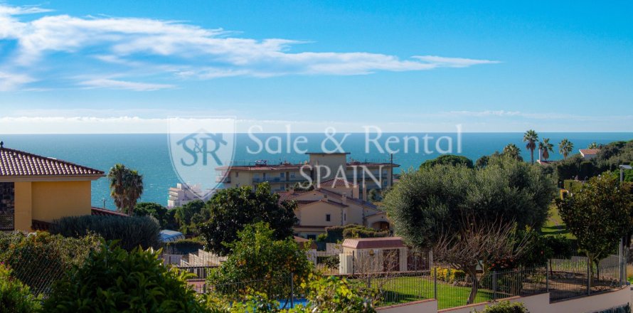 Casa a Lloret de Mar, Girona, Spagna 5 camere da letto, 210 mq. N° 166435