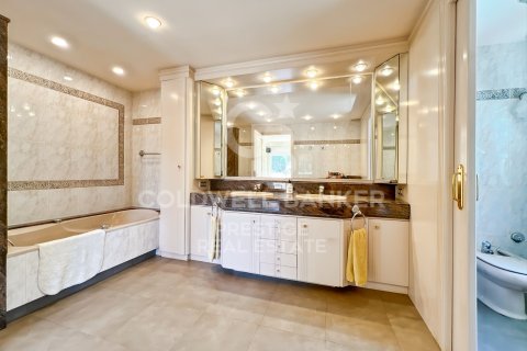 Villa for sale in Sitges, Barcelona, Spain 6 bedrooms, 760 sq.m. No. 159157 - photo 22