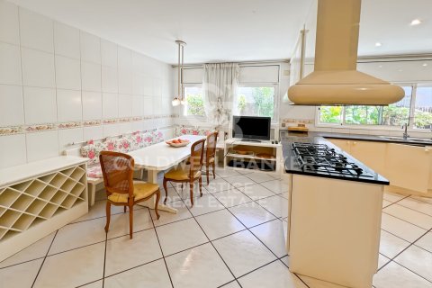 Villa for sale in Sitges, Barcelona, Spain 6 bedrooms, 760 sq.m. No. 159157 - photo 12