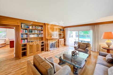 Villa for sale in Sitges, Barcelona, Spain 6 bedrooms, 760 sq.m. No. 159157 - photo 6