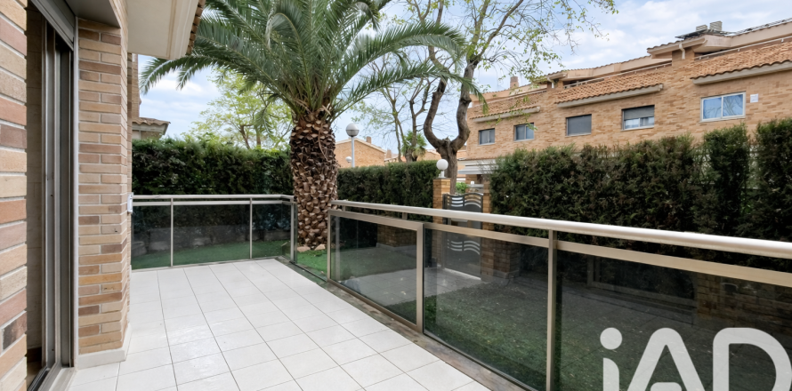 Townhouse in Salou, Tarragona, Spain 4 bedrooms, 280 sq.m. No. 172832