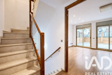 Townhouse for sale in Salou, Tarragona, Spain 4 bedrooms, 280 sq.m. No. 172832 - photo 13