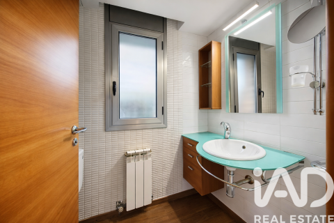 Townhouse for sale in Salou, Tarragona, Spain 4 bedrooms, 280 sq.m. No. 172832 - photo 11