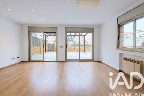 Townhouse for sale in Salou, Tarragona, Spain 4 bedrooms, 280 sq.m. No. 172832 - photo 4