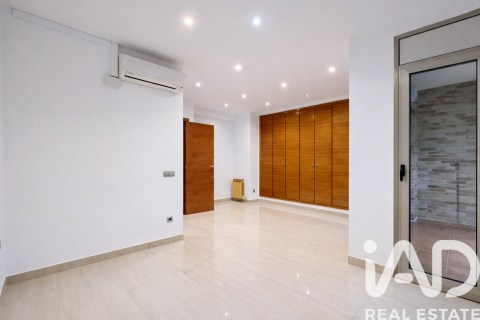 Townhouse for sale in Salou, Tarragona, Spain 4 bedrooms, 280 sq.m. No. 172832 - photo 19
