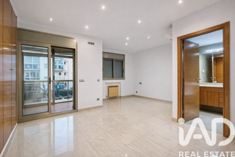 Townhouse for sale in Salou, Tarragona, Spain 4 bedrooms, 280 sq.m. No. 172832 - photo 18