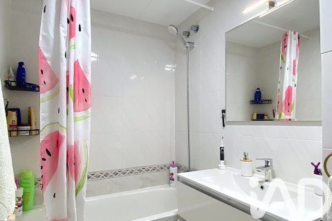 Apartamento en venta en Sant Cebrià de Vallalta, Barcelona, España 3 dormitorios, 70 m2 No. 172830 - foto 8