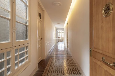 Huoneisto myytävänä Barcelona, Espanja, 3 makuuhuonetta, 183 m2 No. 192699 - kuva 28