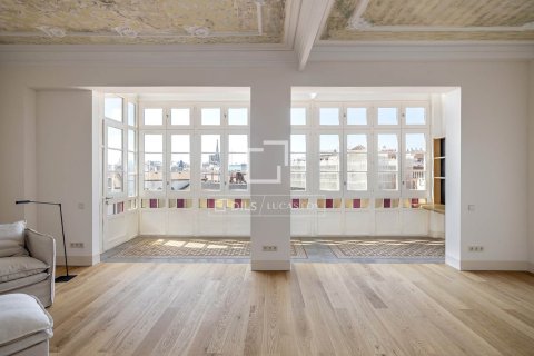 Huoneisto myytävänä Barcelona, Espanja, 3 makuuhuonetta, 183 m2 No. 192699 - kuva 6