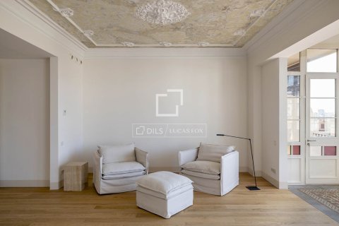Huoneisto myytävänä Barcelona, Espanja, 3 makuuhuonetta, 183 m2 No. 192699 - kuva 2