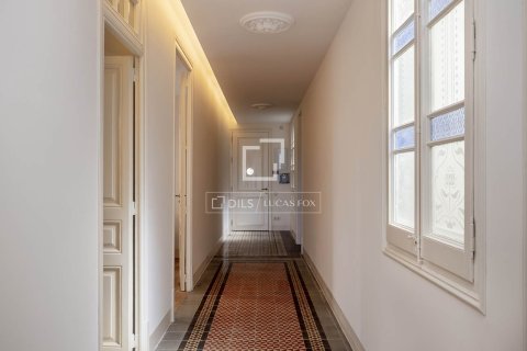 Huoneisto myytävänä Barcelona, Espanja, 3 makuuhuonetta, 183 m2 No. 192699 - kuva 22