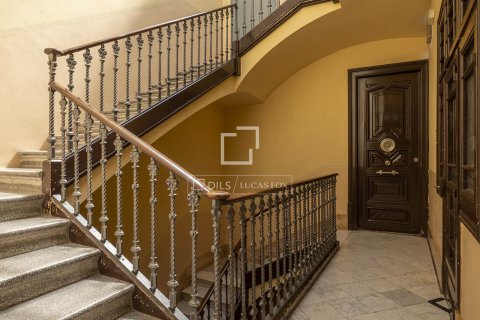 Huoneisto myytävänä Barcelona, Espanja, 3 makuuhuonetta, 183 m2 No. 192699 - kuva 29