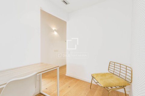 Huoneisto myytävänä Barcelona, Espanja, 2 makuuhuonetta, 74 m2 No. 192697 - kuva 20