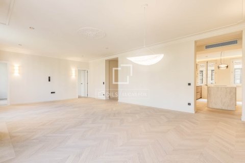 Huoneisto myytävänä Barcelona, Espanja, 3 makuuhuonetta, 194 m2 No. 192700 - kuva 11