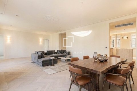 Huoneisto myytävänä Barcelona, Espanja, 3 makuuhuonetta, 194 m2 No. 192700 - kuva 10