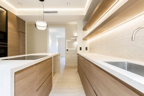 Huoneisto myytävänä Barcelona, Espanja, 3 makuuhuonetta, 194 m2 No. 192700 - kuva 20