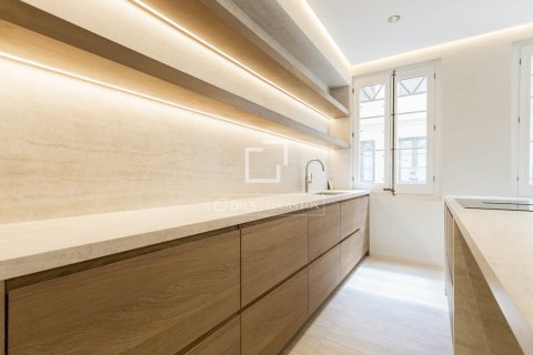 Huoneisto myytävänä Barcelona, Espanja, 3 makuuhuonetta, 194 m2 No. 192700 - kuva 19