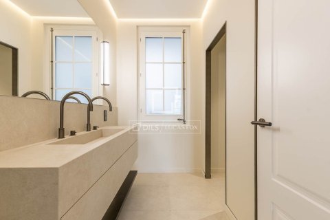 Huoneisto myytävänä Barcelona, Espanja, 3 makuuhuonetta, 194 m2 No. 192700 - kuva 27