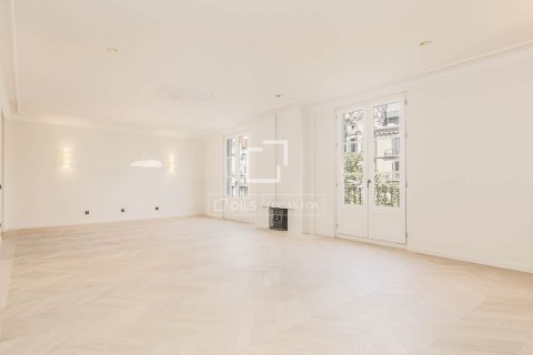 Huoneisto myytävänä Barcelona, Espanja, 3 makuuhuonetta, 194 m2 No. 192700 - kuva 6