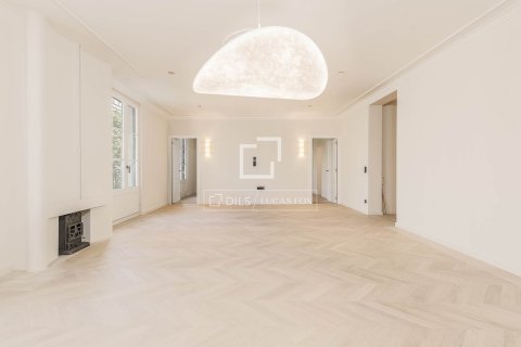 Huoneisto myytävänä Barcelona, Espanja, 3 makuuhuonetta, 194 m2 No. 192700 - kuva 9