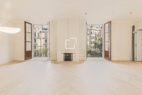 Huoneisto myytävänä Barcelona, Espanja, 3 makuuhuonetta, 194 m2 No. 192700 - kuva 4