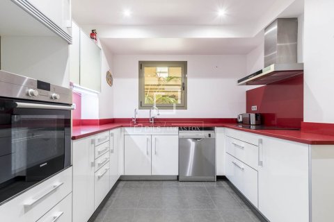 Huoneisto myytävänä Barcelona, Espanja, 3 makuuhuonetta, 195 m2 No. 192698 - kuva 17
