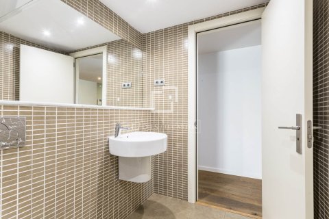 Huoneisto myytävänä Barcelona, Espanja, 3 makuuhuonetta, 195 m2 No. 192698 - kuva 23