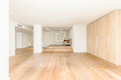 Huoneisto myytävänä Barcelona, Espanja, 3 makuuhuonetta, 195 m2 No. 192698 - kuva 5