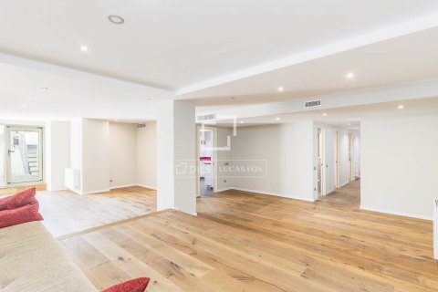 Huoneisto Barcelona, Espanja 3 makuuhuonetta, 195 m2 No. 192698