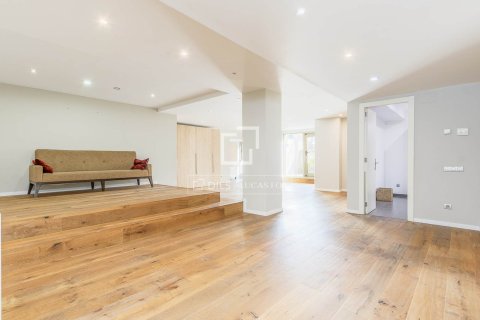Huoneisto myytävänä Barcelona, Espanja, 3 makuuhuonetta, 195 m2 No. 192698 - kuva 6