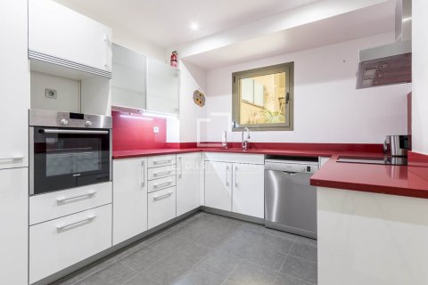 Huoneisto myytävänä Barcelona, Espanja, 3 makuuhuonetta, 195 m2 No. 192698 - kuva 16