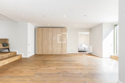 Huoneisto myytävänä Barcelona, Espanja, 3 makuuhuonetta, 195 m2 No. 192698 - kuva 3