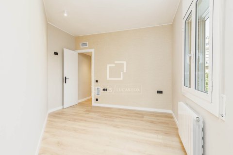 Huoneisto myytävänä Barcelona, Espanja, 4 makuuhuonetta, 100 m2 No. 192695 - kuva 30