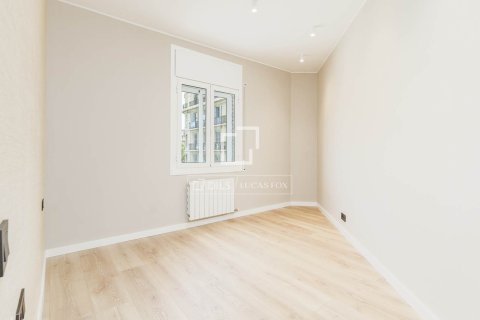 Huoneisto myytävänä Barcelona, Espanja, 4 makuuhuonetta, 100 m2 No. 192695 - kuva 29