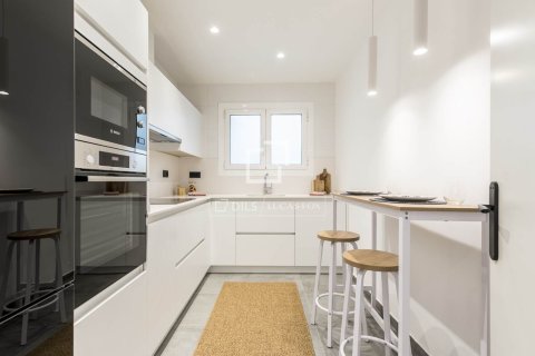 Huoneisto myytävänä Barcelona, Espanja, 4 makuuhuonetta, 100 m2 No. 192695 - kuva 2