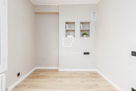 Huoneisto myytävänä Barcelona, Espanja, 4 makuuhuonetta, 100 m2 No. 192695 - kuva 25