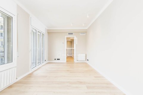 Huoneisto myytävänä Barcelona, Espanja, 4 makuuhuonetta, 100 m2 No. 192695 - kuva 15