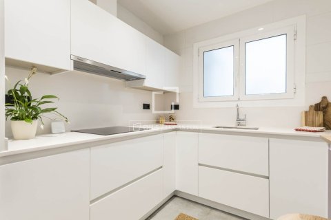 Huoneisto myytävänä Barcelona, Espanja, 4 makuuhuonetta, 100 m2 No. 192695 - kuva 20