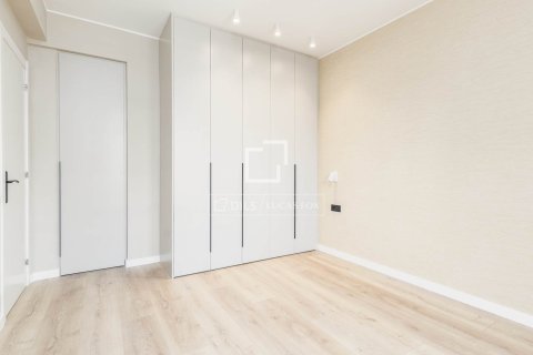 Huoneisto myytävänä Barcelona, Espanja, 4 makuuhuonetta, 100 m2 No. 192695 - kuva 11