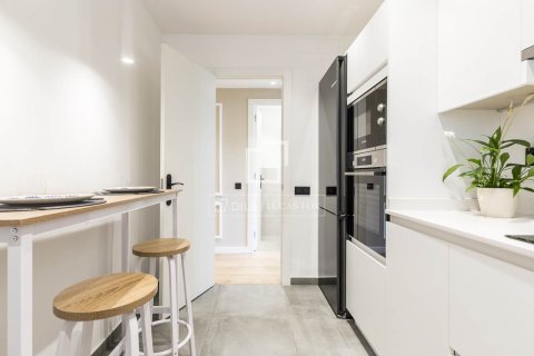 Huoneisto myytävänä Barcelona, Espanja, 4 makuuhuonetta, 100 m2 No. 192695 - kuva 21