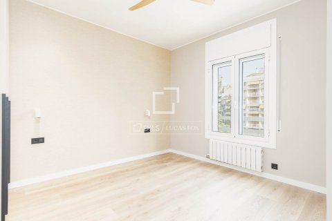 Huoneisto myytävänä Barcelona, Espanja, 4 makuuhuonetta, 100 m2 No. 192695 - kuva 9