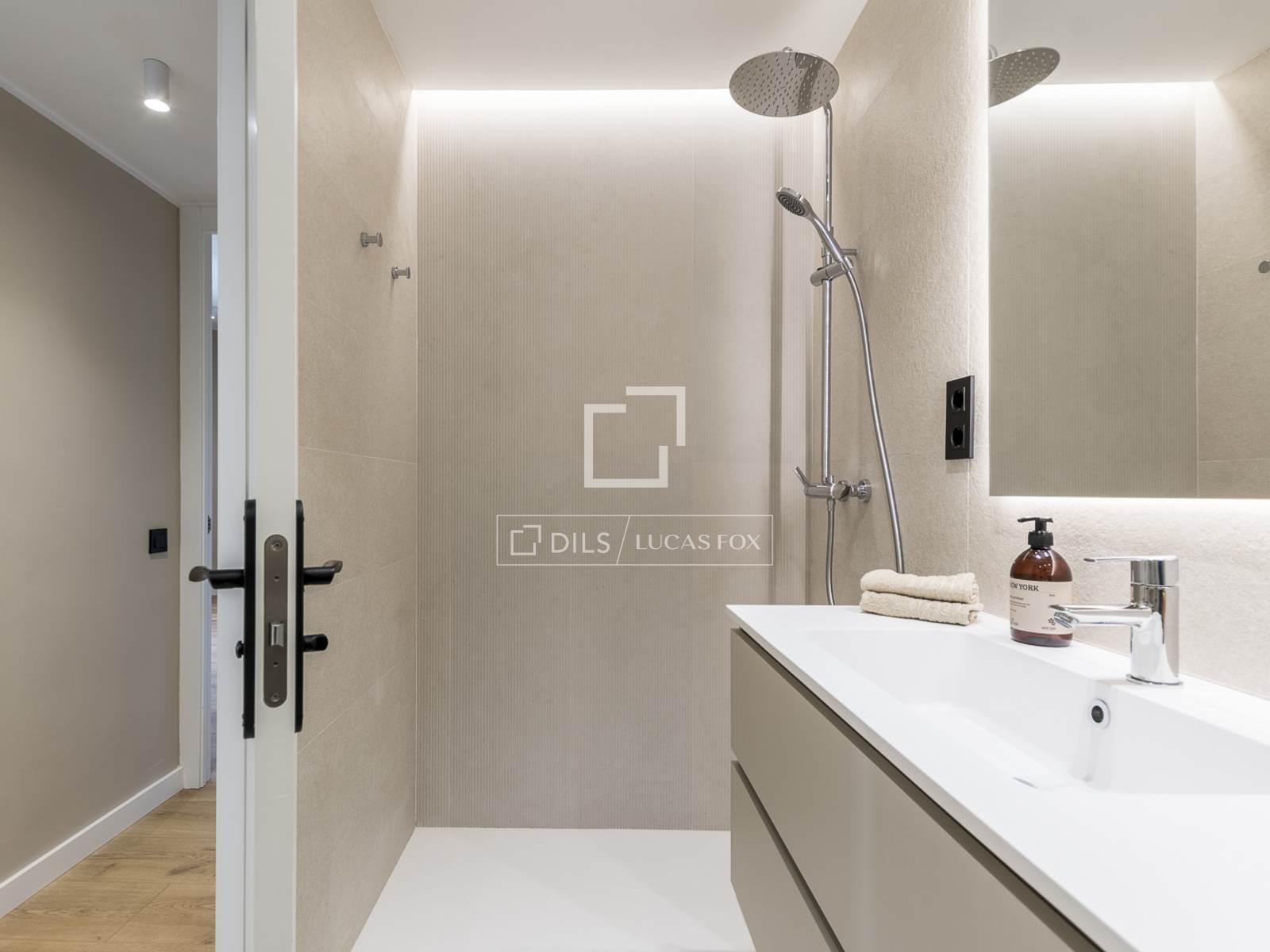 Appartamento a Barcelona, Spagna 4 camere da letto, 100 mq. N° 192695