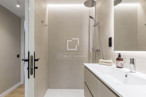 Huoneisto myytävänä Barcelona, Espanja, 4 makuuhuonetta, 100 m2 No. 192695 - kuva 27