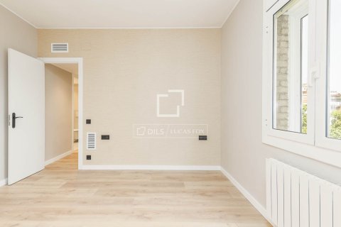 Huoneisto myytävänä Barcelona, Espanja, 4 makuuhuonetta, 100 m2 No. 192695 - kuva 28
